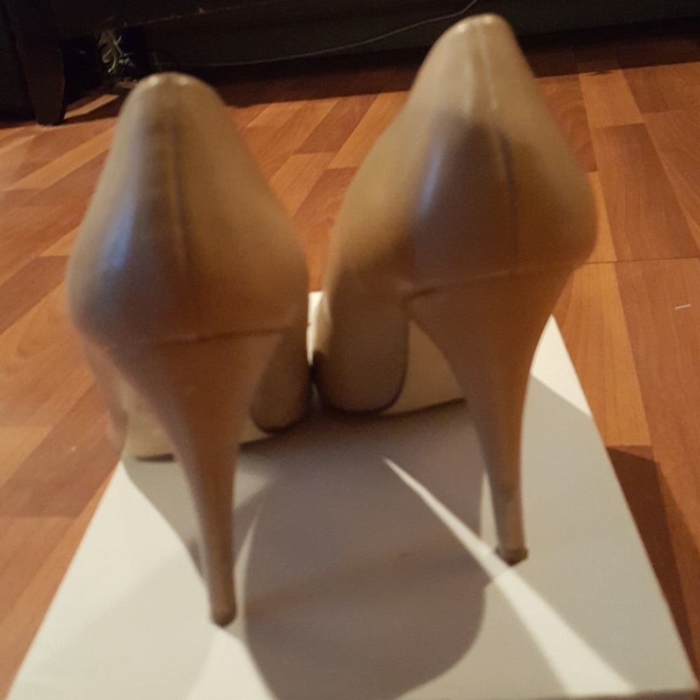 ALDO EUC NUDE COLORED PUMPS - Picture 3 of 5